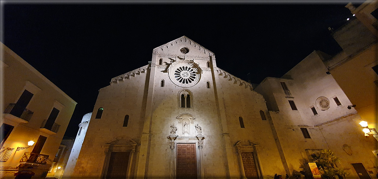 foto Bari di notte